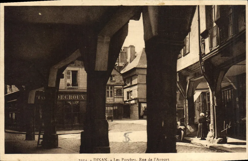 Dinan - Die Porches. Rue de l'Appport — Verlag Decroux, n° 2354 - Vorderseite