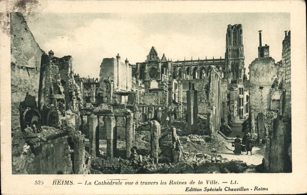 Reims — Die Kathedrale aus Sicht der Ruinen der Stadt — Sonderausgabe Chauvillon - Reims - Vorderseite
