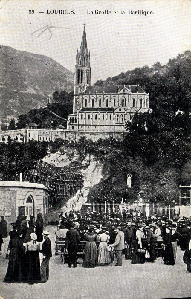 Lourdes — La Grotta e la Basilica — Editore non identificato, n° 59 - Recto