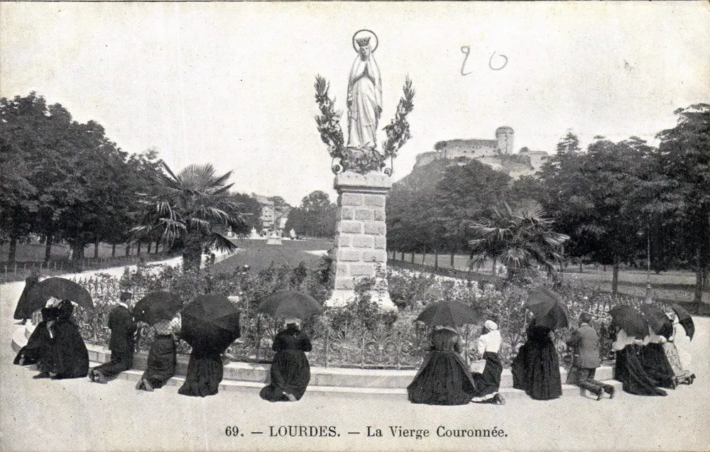 Lourdes — A Virgem Coroada — editor não identificado, n° de série 69 - Frente
