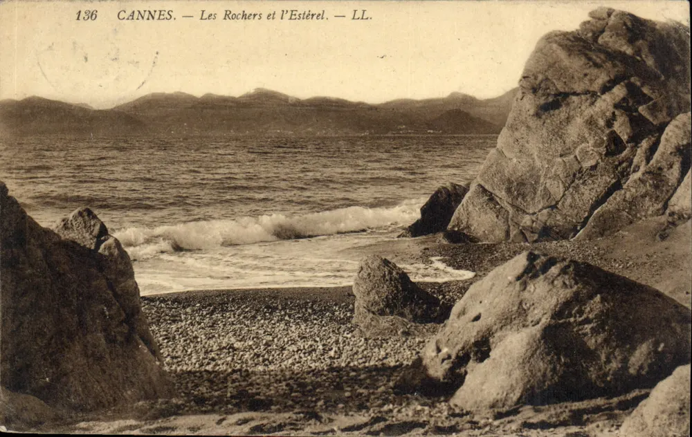 CANNES — Les Rochers et l'Estérel — LL. — n° 136 - Frente