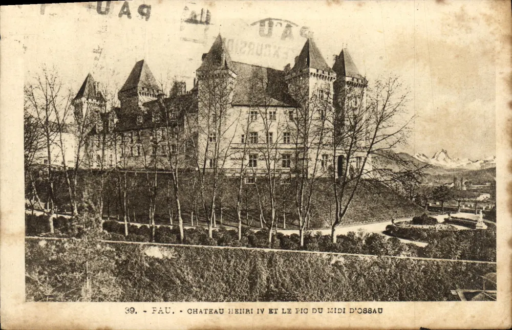 Fau - Schloss Henri IV und der Pic du Midi d'Ossau - Vorderseite