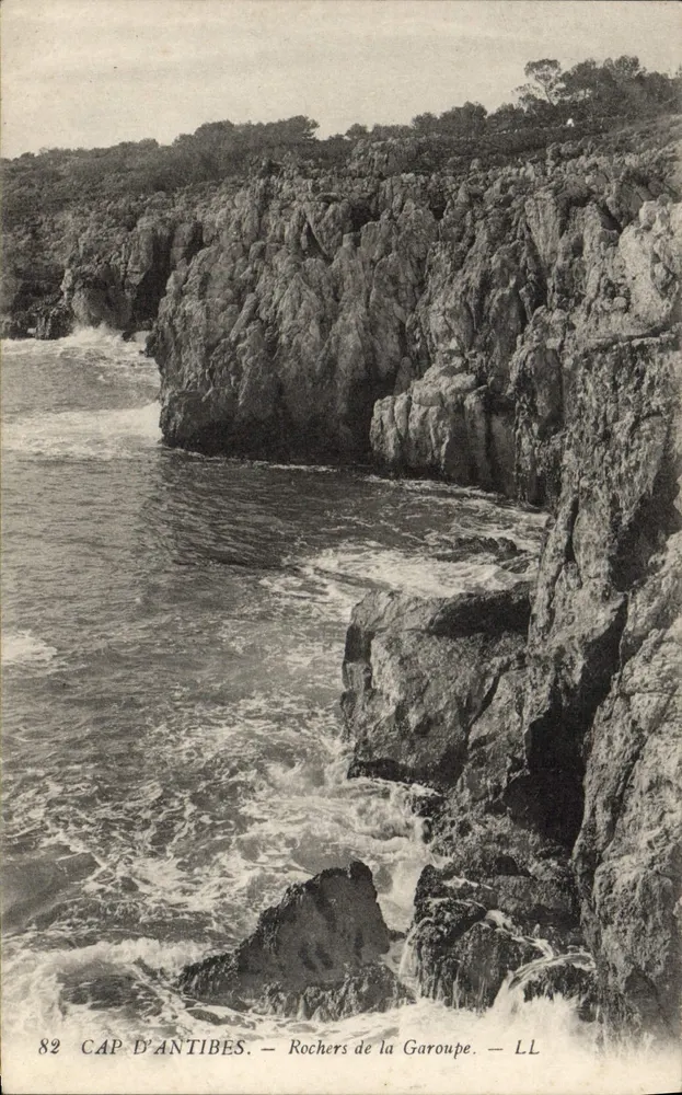 Cap d'Antibes — Rochers de la Garoupe — LL - Frente