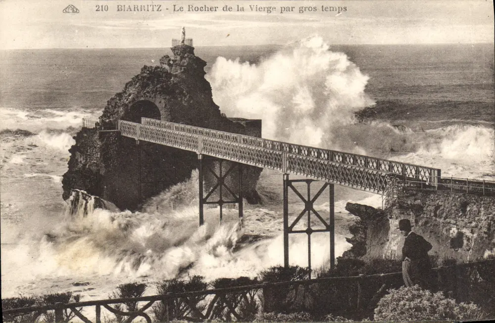 Biarritz - Der Felsen der Jungfrau bei stürmischem Wetter — n° 210 - Vorderseite