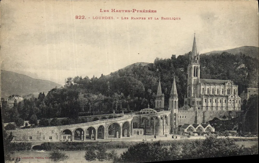 Lourdes - Die Rampes und die Basilika — Laddouche Frères, n°822 - Vorderseite