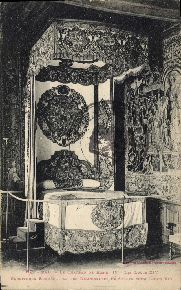 Pau - Schloss Henri IV - Bett Louis XIV - Stickereien von den Damen von St-Cyr für Louis XIV — Verlag: Ladbouche Frères, Toulouse - Vorderseite