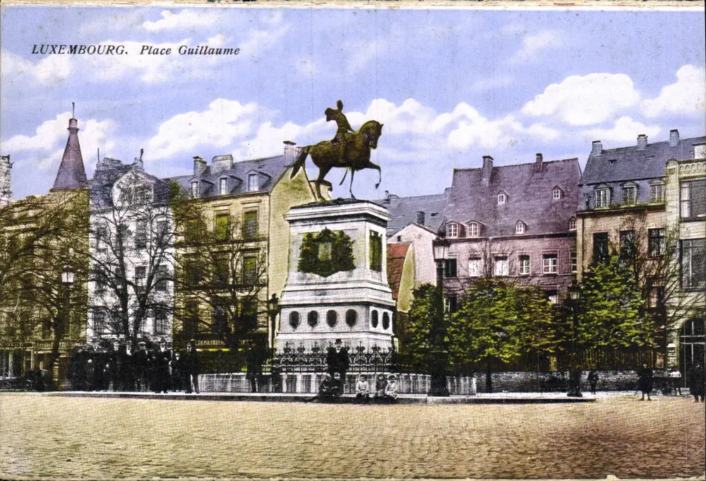 Luxemburg. Place Guillaume — paardrijder — uitgever Th. Wihel, Luxemburg-Garo - Voorkant