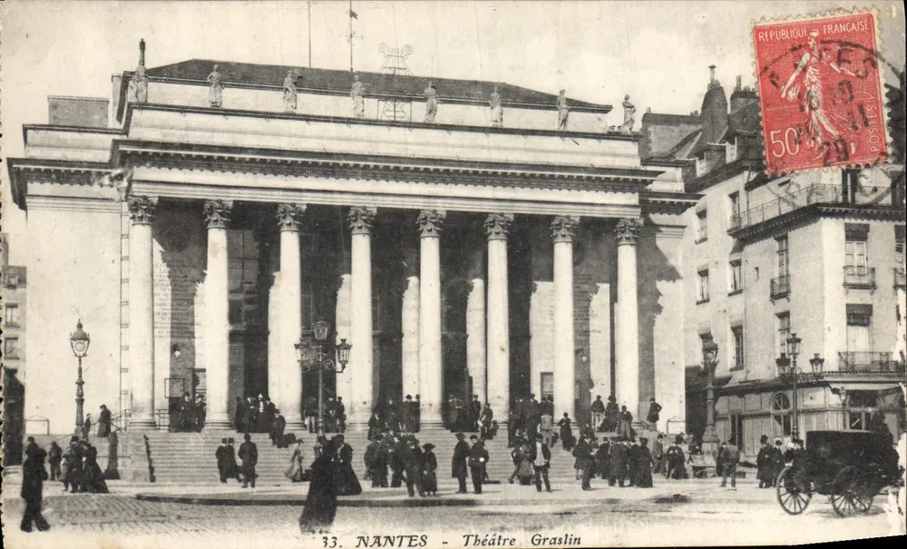 NANTES - Teatro Graslin — vista do edifício com colunatas — editor desconhecido, n° 33 - Frente