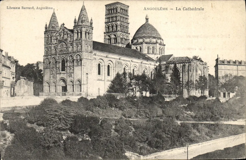 Angoulême — A Catedral — Librairie Barraud, Angoulême - Frente
