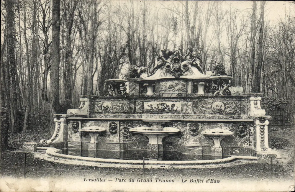 Versailles — Parque do Grande Trianon — O Buffet d'Eau - Frente