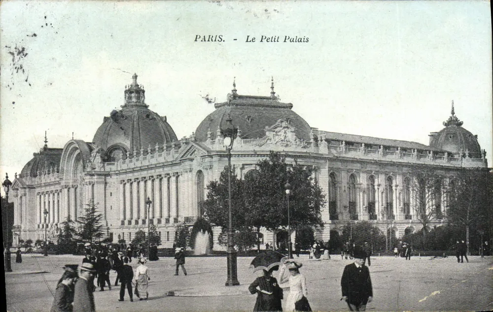 Paris - O Pequeno Palácio — vista do edifício com visitantes — editor impressor não identificado - Frente