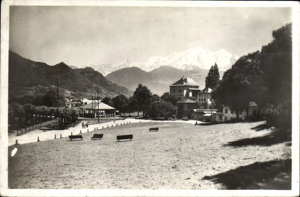Sallanches — Der neue Park und der Mont-Blanc (Höhe 4.810 m.) — Verlag: Rue de la Cour, Straßburg - Vorderseite