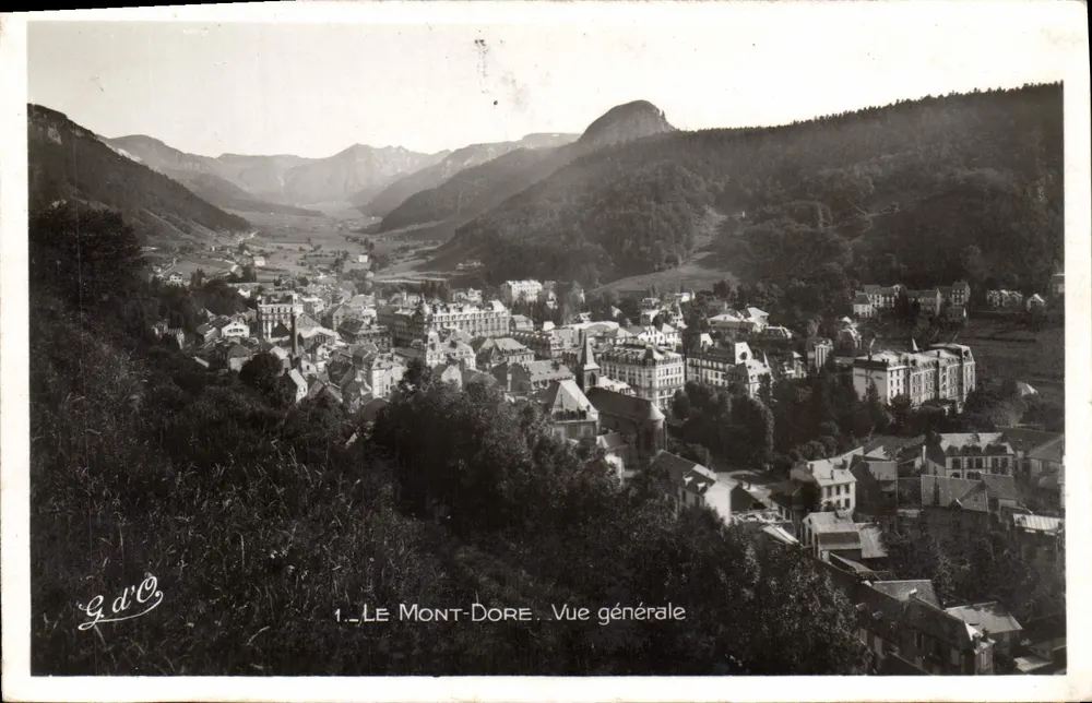 Le Mont-Dore — Vista geral — G.d'O - Frente
