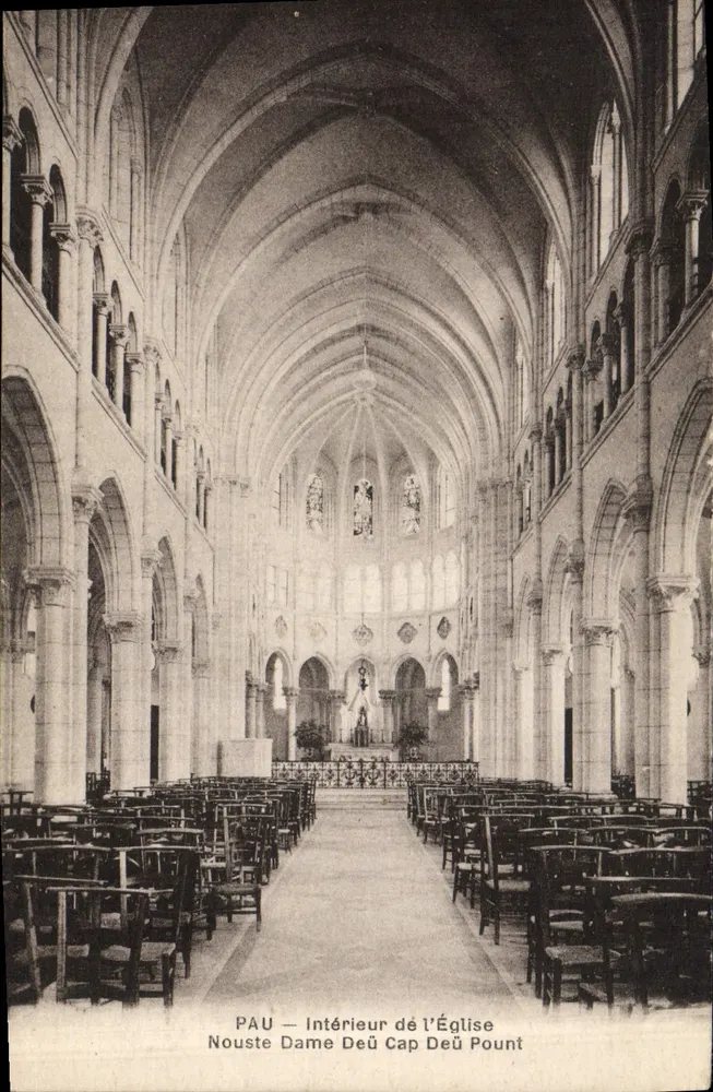 Pau — Innenansicht der Kirche Notre-Dame du Cap de Pout - Vorderseite