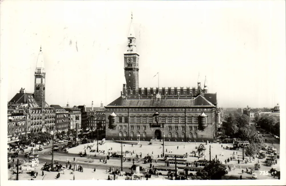 Copenhague. Rådhuspladsen — Palácio Municipal — editor Palle Holld & Co. n°735 - Frente