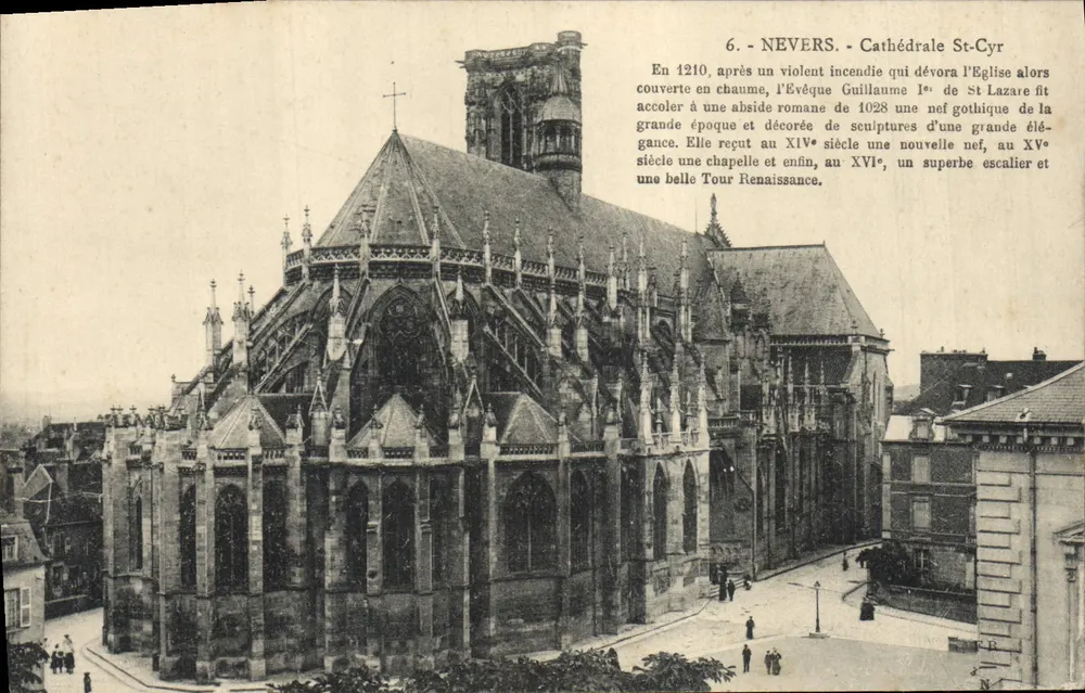 Nevers - Catedral de São Ciro — história da catedral após o incêndio de 1210 — editor não visível - Frente