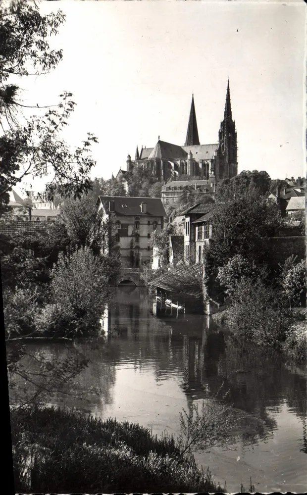 Chartres (E.&-L.) — Die Kathedrale, Blick vom Pont Neuf — J. Dolbeau, Verlag, Verkleinert - Vorderseite