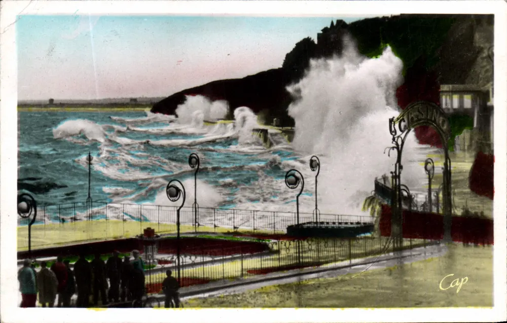 Granville — Efeito de ondas na Digue — (AS) « REAL-PHIL » C.A.P. Paris - Frente