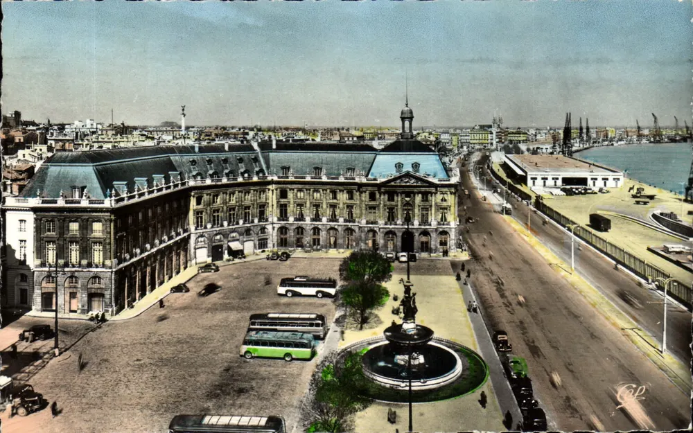 Bordeaux - Panorama der Place de la Bourse und der Quais — C.P. Photo - Vorderseite