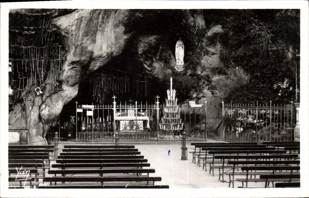 A Gruta Milagrosa — Lourdes — Edição Photo Dinault - Frente