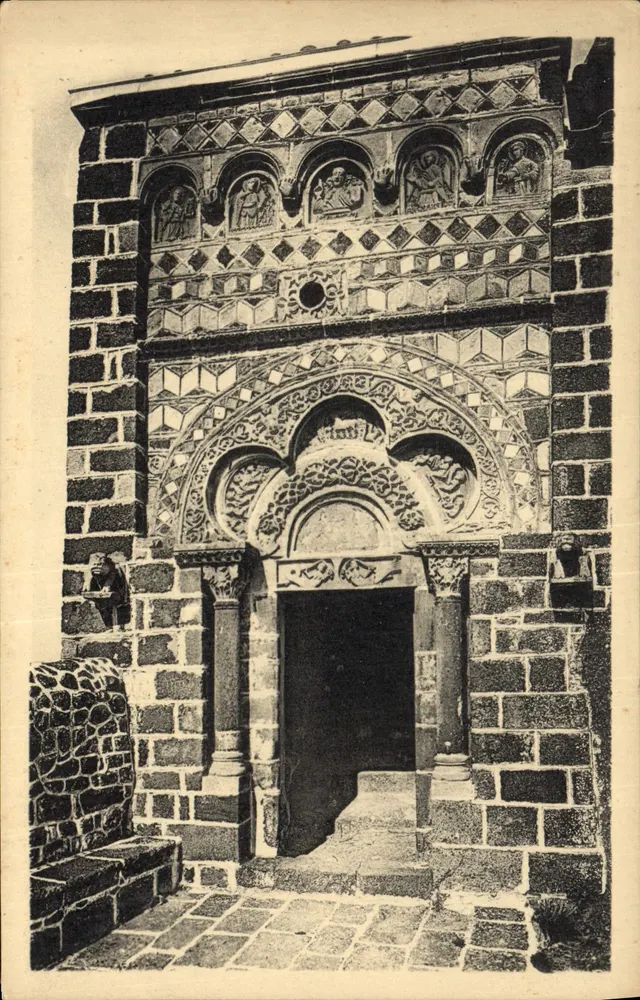 Eingang zur Kapelle Saint-Michel — 12. Jahrhundert — Verlag: P. Secrétan, Paris - Vorderseite