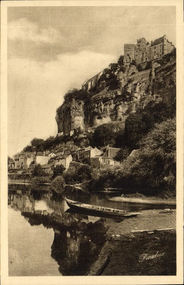 Burg Beynac — Sarladais — Fot. P. Daubrée, Laze - Vorderseite