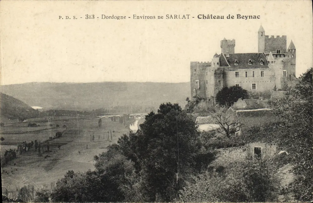 Schloss Beynac — Dordogne — Umgebung von Sarlat - Vorderseite