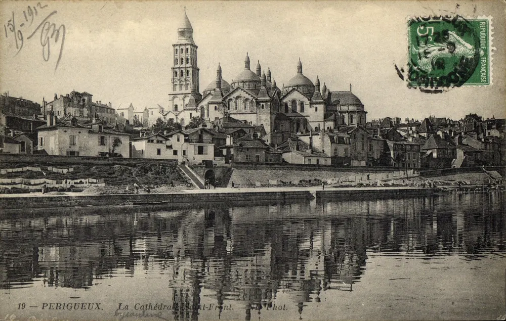 Périgueux — A Catedral de Saint-Front — Fot. Périgueux - Frente