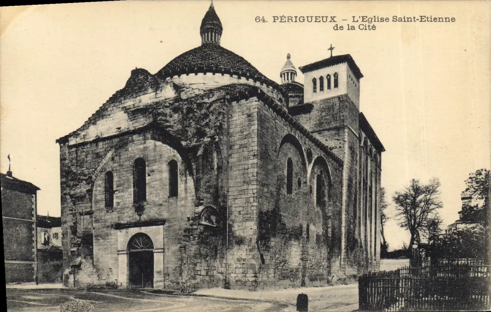 Périgueux — A Igreja de São Etienne da Cidade — editor desconhecido, n° 64 - Frente