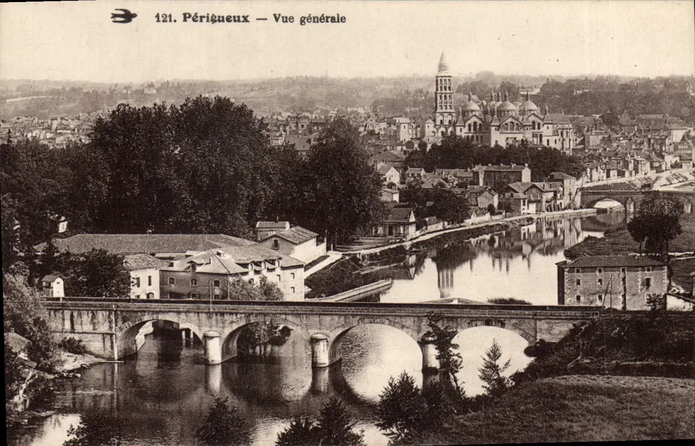 Périgueux — Vista geral — Editor: Périgueux, n° 121 - Frente