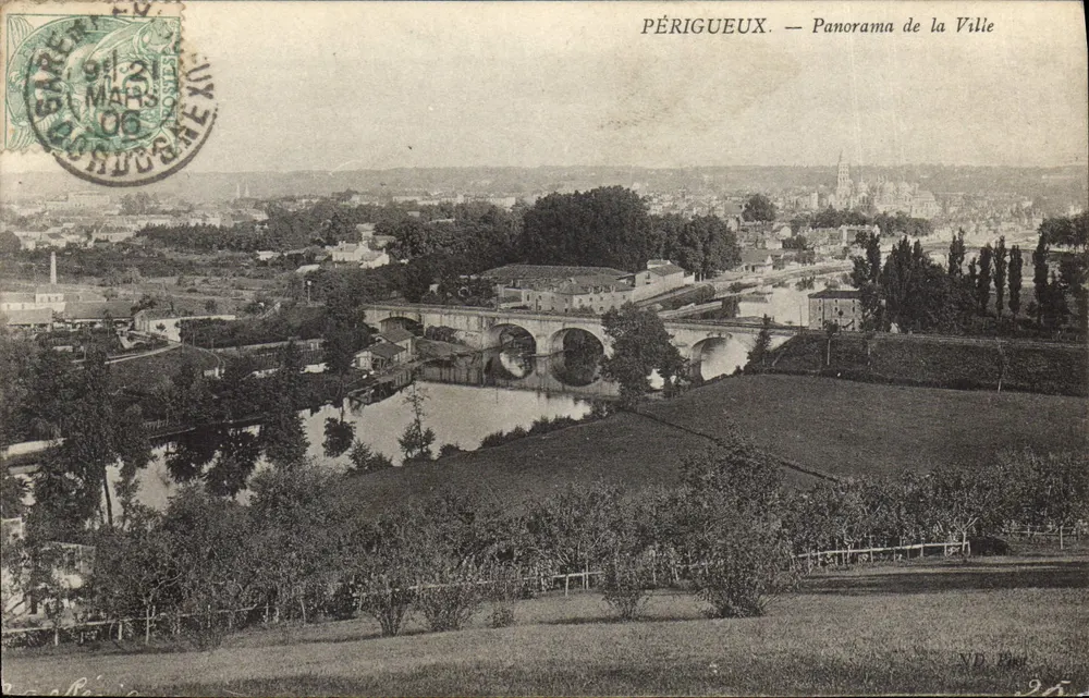 Périgueux — Panorama da Cidade — N.D. 295 - Frente