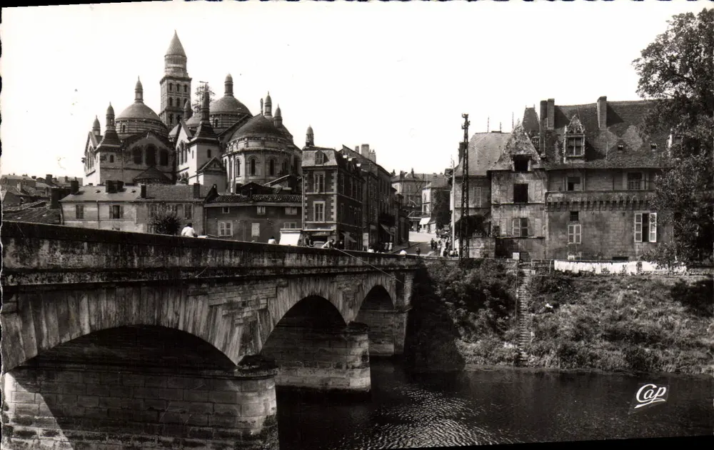 Périgueux — Die Ufer der Isle und die Kathedrale Saint-Front — Verlag Cap - Vorderseite