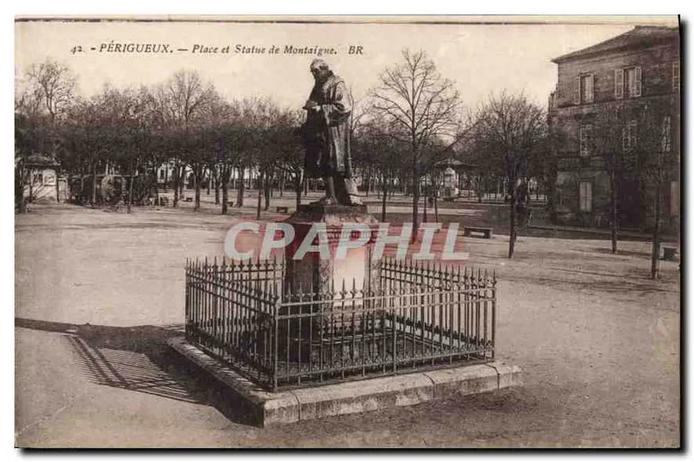 Périgueux — Praça e Estátua de Montaigne — BR - Frente