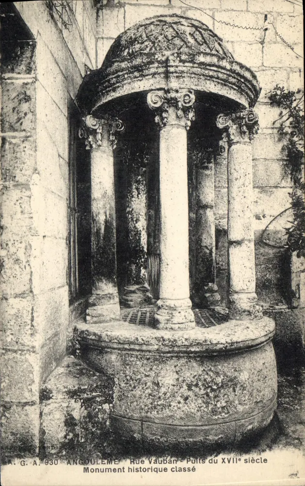 Angoulême — Rue Vauban — Brunnen des 17. Jahrhunderts — Klassifiziertes historisches Denkmal - Vorderseite