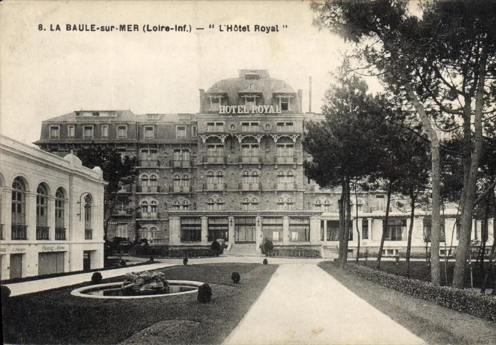 La Baule-sur-Mer (Loire-Inf.) — Das Hotel Royal — Ansicht des Hotels und des Gartens - Vorderseite