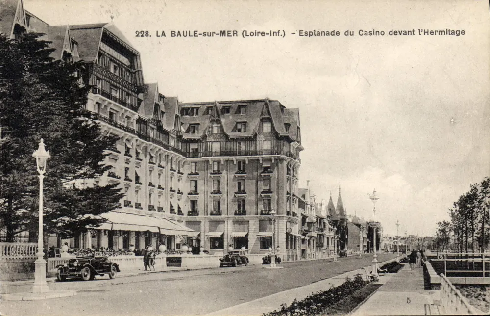 La Baule-sur-Mer (Loire-Inf.) — Esplanade du Casino devant l'Hermitage — G. Chapeau, Verlag Nantes, n°228 - Vorderseite