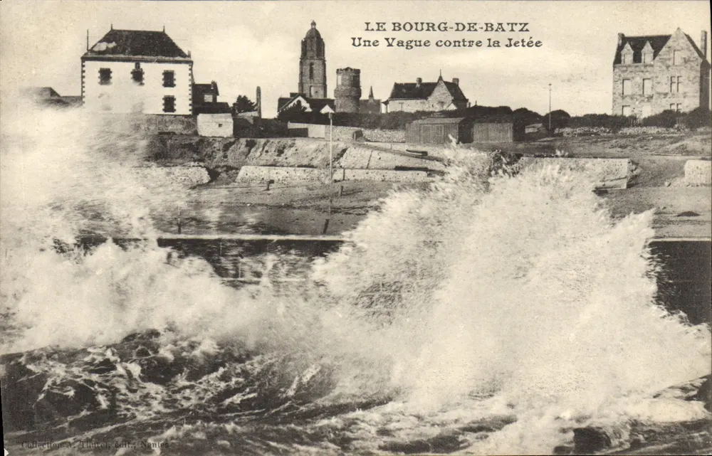 Le Bourg-de-Batz — Eine Welle gegen den Hafenarm — Sammlung A. Thunot, Verlag Nantes - Vorderseite