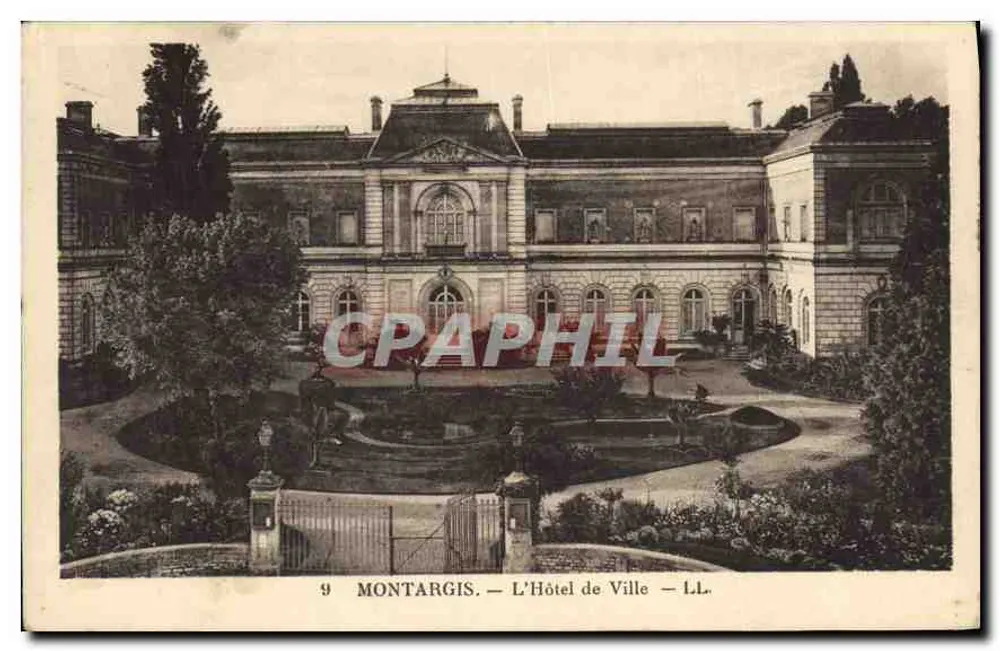 Montargis — O Hotel de Ville — LL. - Frente