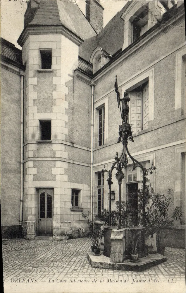 Orléans — Die Innenhof der Maison de Jeanne d'Arc — LL. - Vorderseite