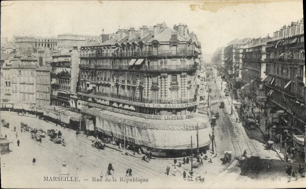 Marselha — Rue de la République — vista do canto com a Samaritaine - Frente