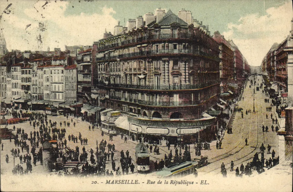 Marselha - Rue de la République — vista animada com trem e edifícios — EL, n°20 - Frente