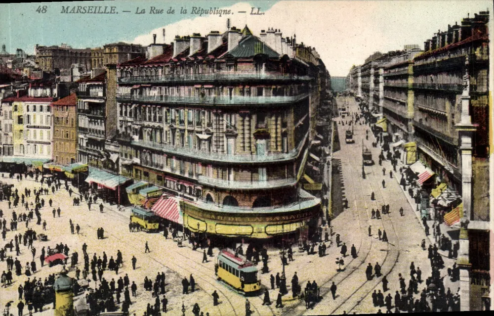 MARSEILLE — A Rua da República — LL. - Frente