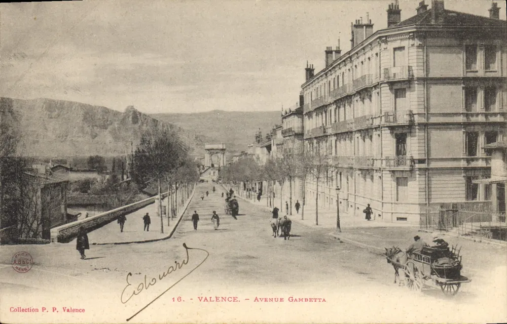 Valência - Avenida Gambetta — vista urbana com montanha no fundo — Édouard, n°16 - Frente