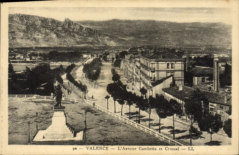 Valence — A Avenida Gambetta e Crussol — LL - Frente