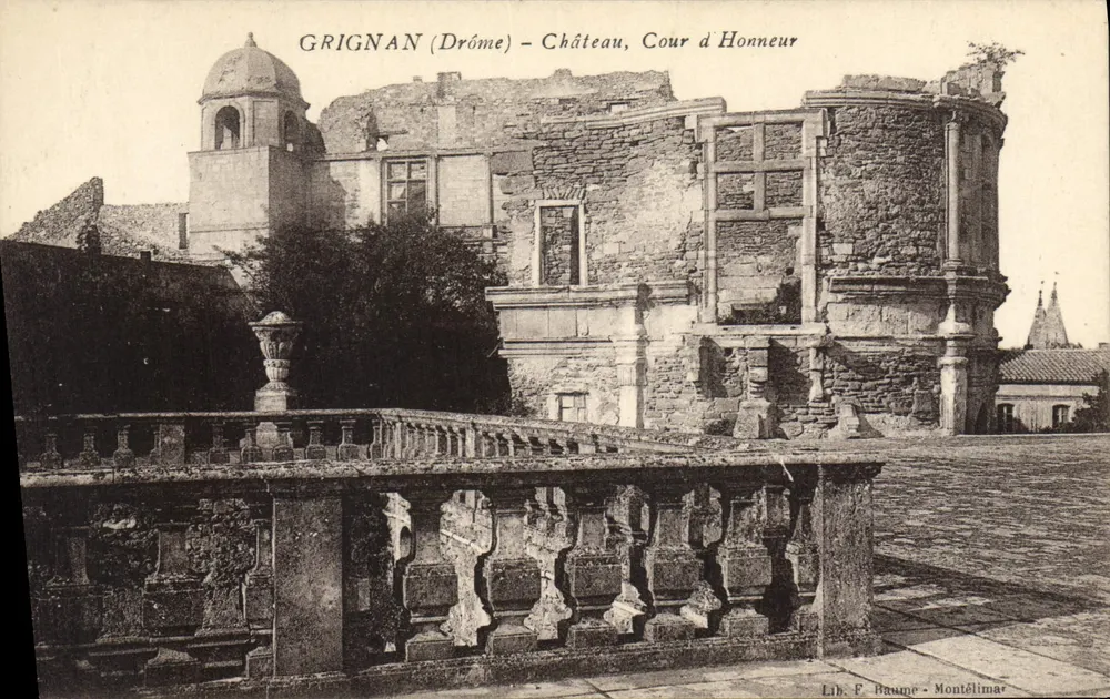 Grignan (Drôme) — Castelo, Cour d'Honneur — Lib. F. Baupé - Montélimar - Frente