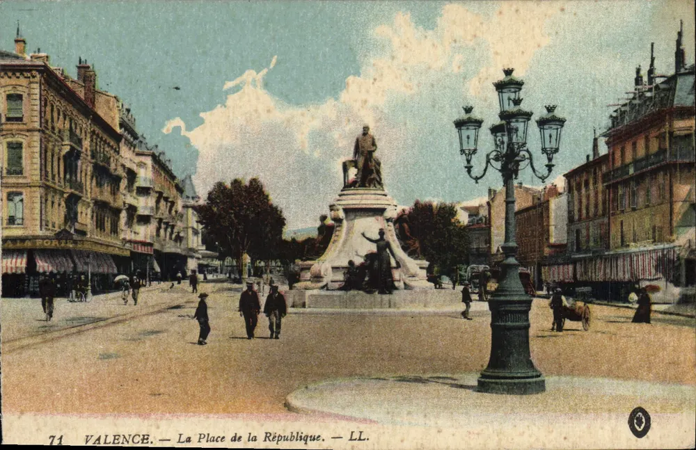 Valence — A Praça da República — LL. n°71 - Frente