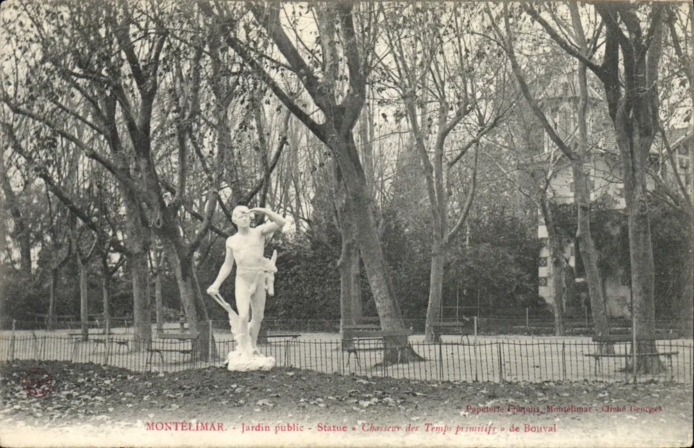 Montélimar - Öffentlicher Garten - Statue « Jäger der Urzeit » von Bouval - Vorderseite