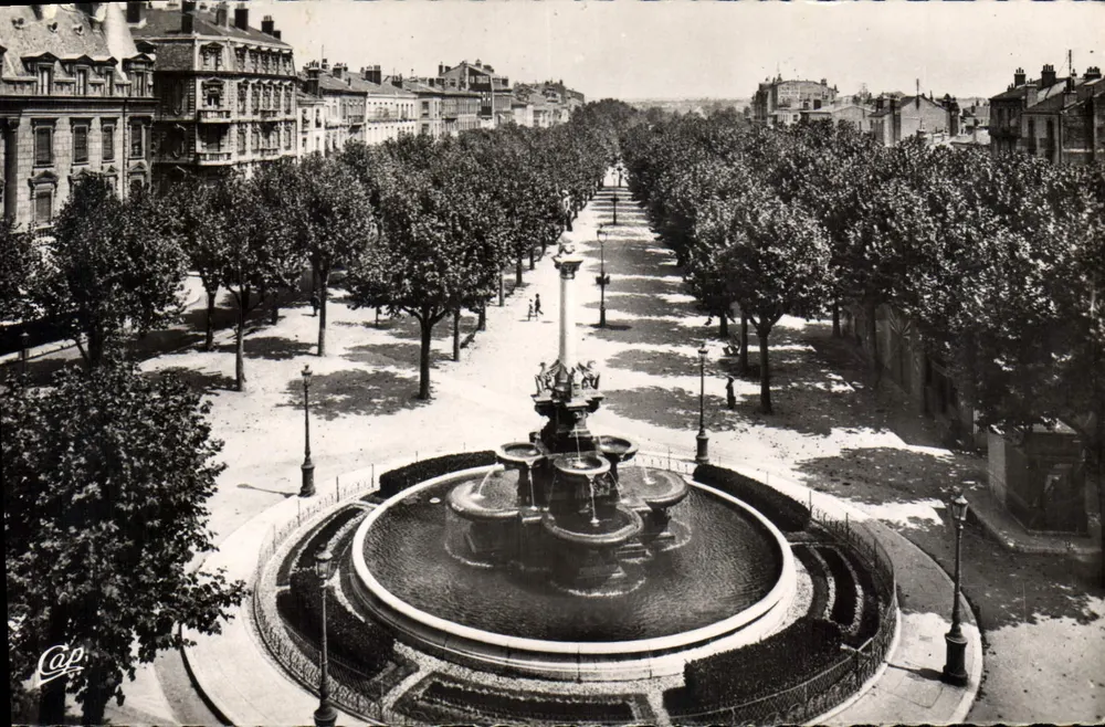 Villefranche-sur-Saône — Plaza de la Fuente Monumental — C.A.P. (55) - Anverso