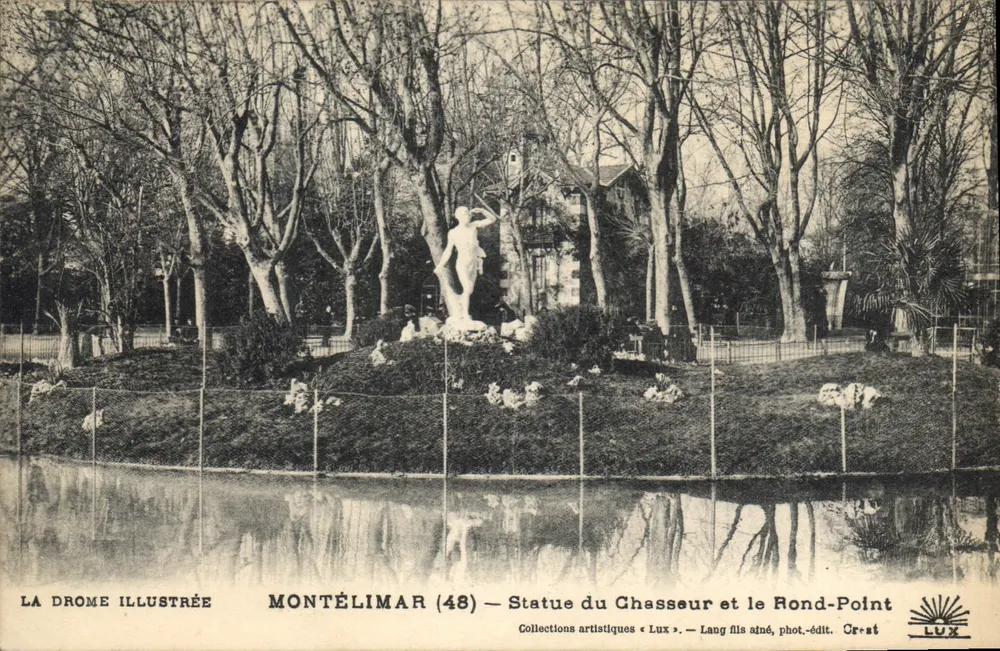 Montélimar (48) — Statue des Jägers und der Rundbogen — Künstlerische Sammlung « Lux » — Lang fils aîné, Fotograf-Verleger Crest - Vorderseite