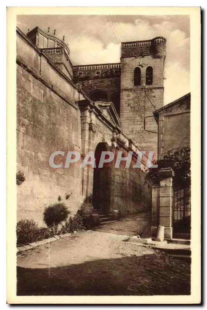 Grignan — Kirche Saint-Sauveur — Eingangstür und Schlossturm - Vorderseite